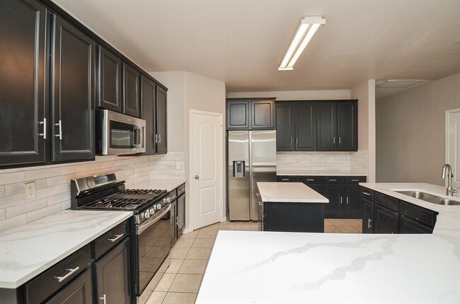 Building Photo - 2707 Roaring Oaks Ln