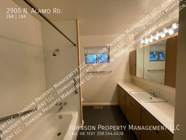 Building Photo - 2905 N Alamo Rd