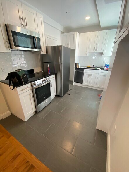 Primary Photo - 129 Sutherland Rd