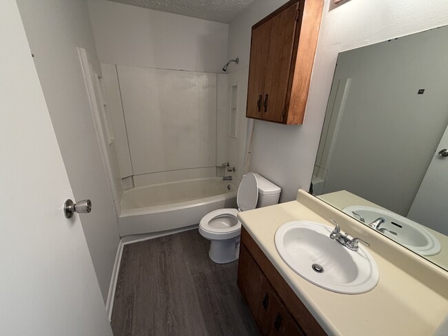 Building Photo - 2448 Fairbrook Dr