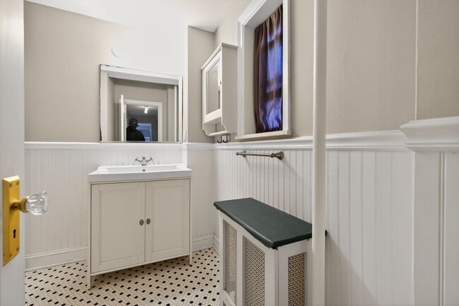 Building Photo - 2100 19th St NW