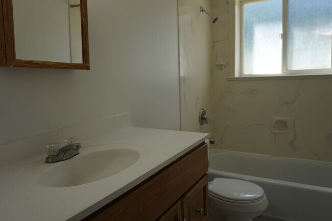 Building Photo - 117 W 250 N
