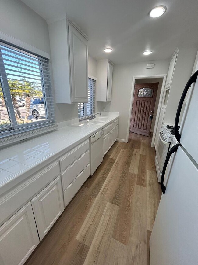 Building Photo - Beautiful Remodeled 3 Bedroom 2 Bath Home,  Walking Distance of SDSU, Available Now $4,295