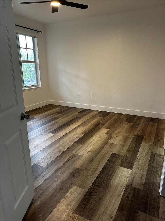 Building Photo - 6500 W Sample Rd