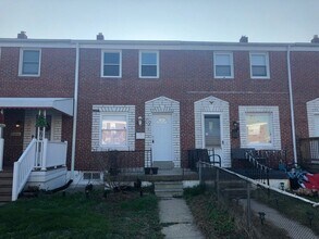 Building Photo - 2136 Redthorn Rd