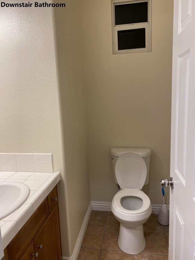 Building Photo - 31750 Paseo de Castaic