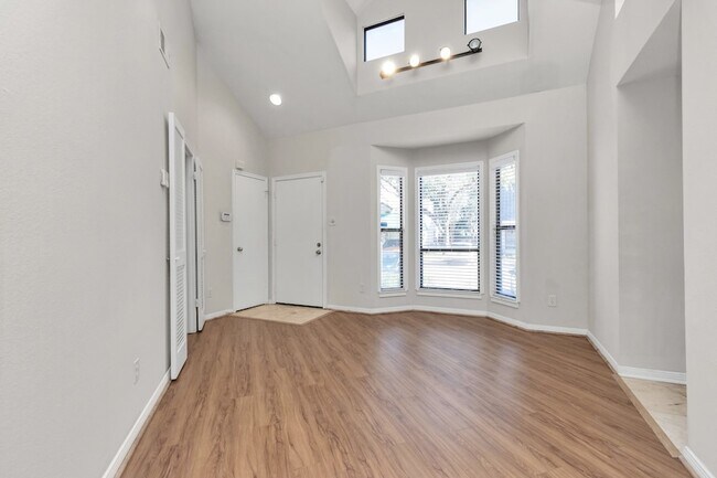 Building Photo - 4144 Greystone Way