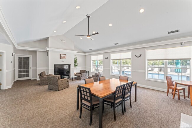 Building Photo - 601 Larson Dr