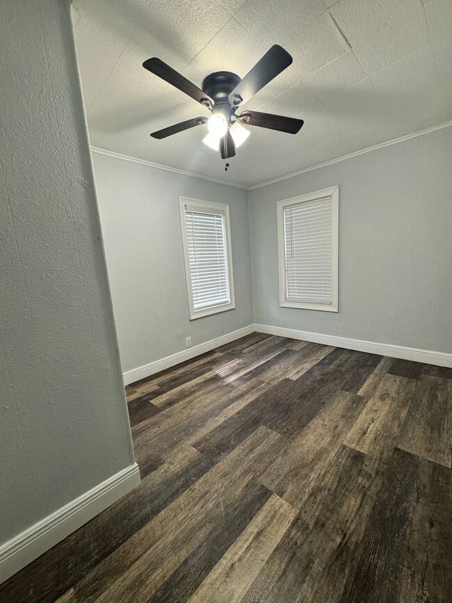 Building Photo - 2 Bedroom 1 Bath near Busch Garden
