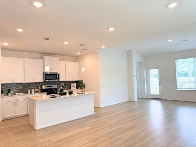Building Photo - 16238 Parish Pointe Ct