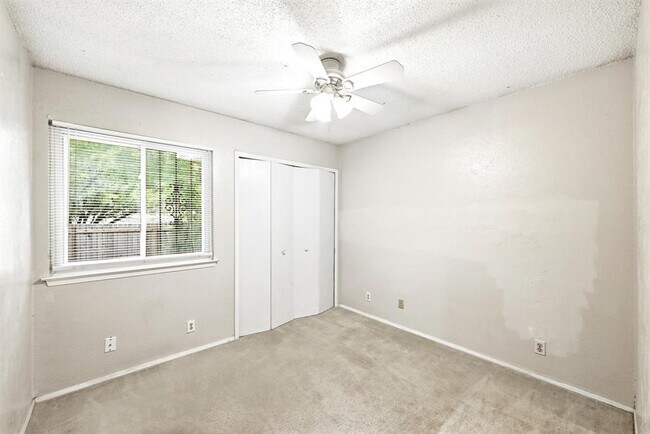 Building Photo - 10604 Lanshire Dr