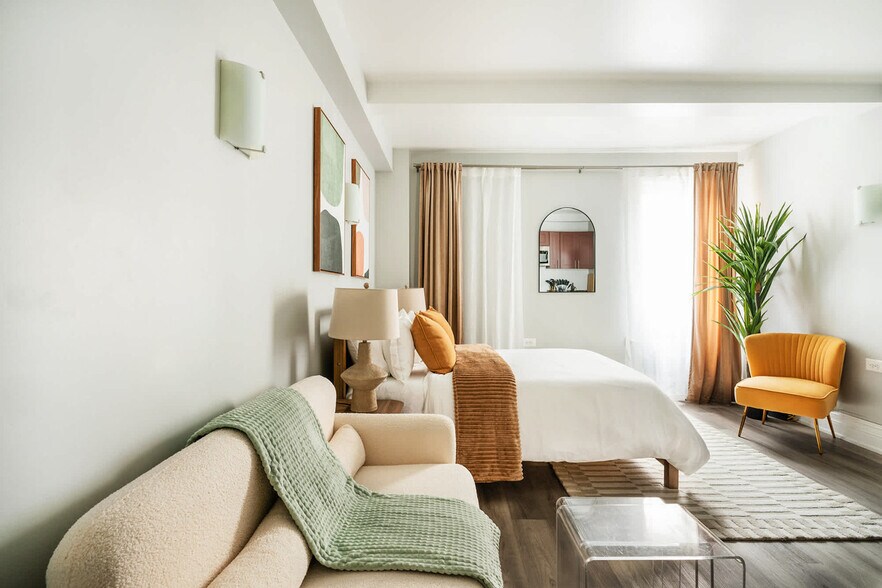 Building Photo - 240 W 73rd St