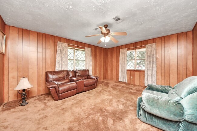 Building Photo - 535 Pampa St