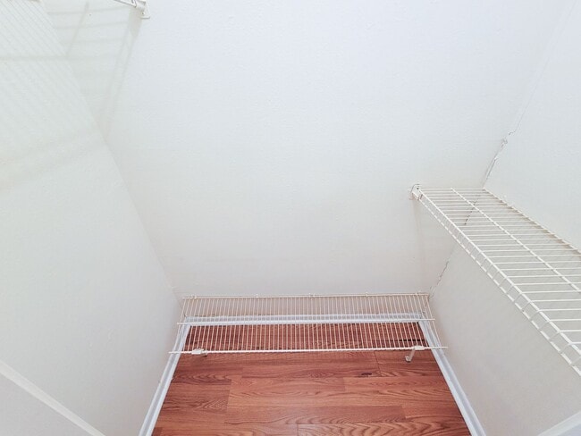 Building Photo - Two Bedroom Condo Near Med Center!