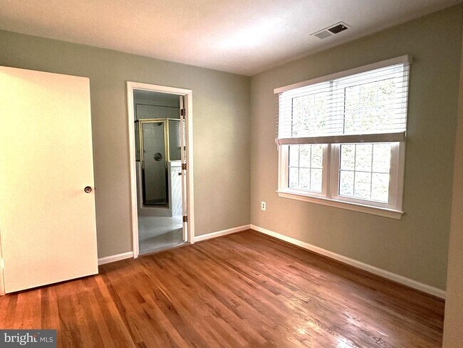 Building Photo - 9612 Whitecedar Ct