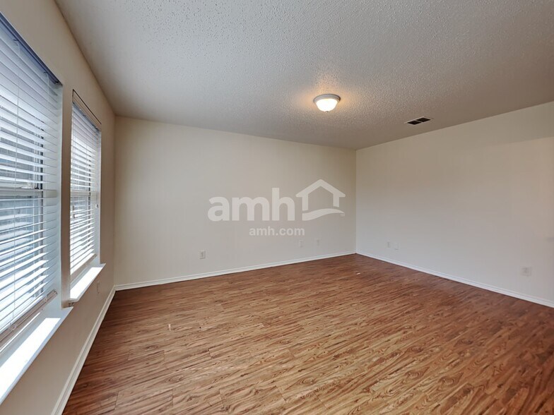 Building Photo - 1020 Chelsea Ln