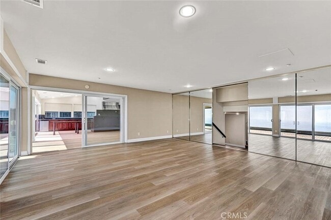 Building Photo - 3921 Calle Real