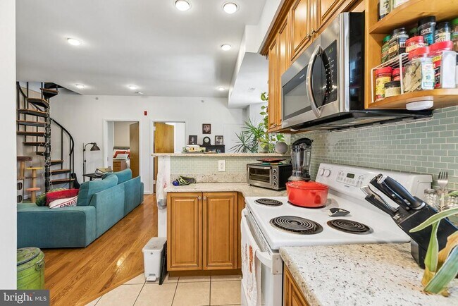 Building Photo - 303 S 11th St