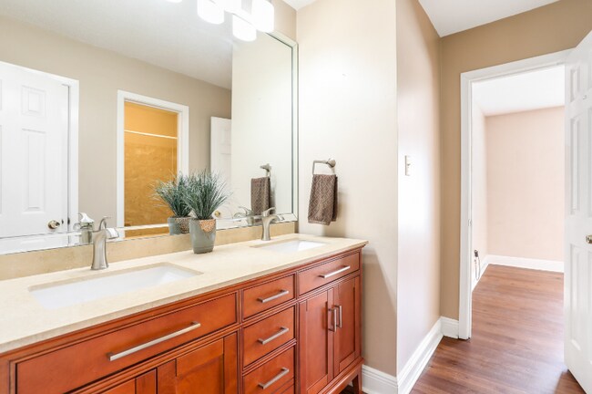 Building Photo - 404 W Lake Catahoula Ct