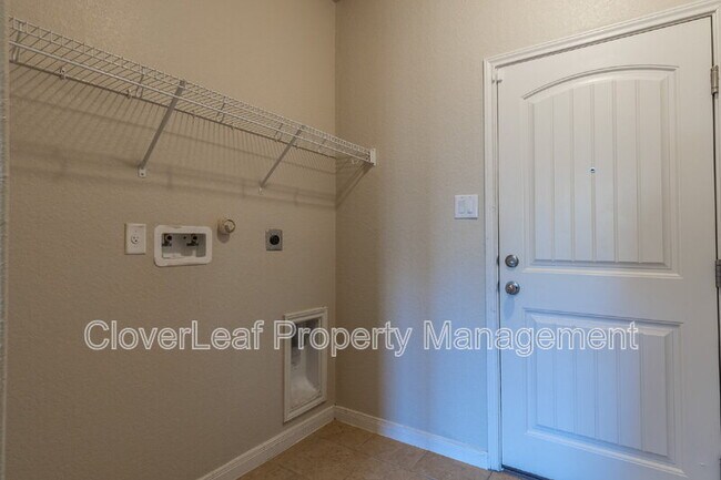 Building Photo - 5167 Top Ridge Ln
