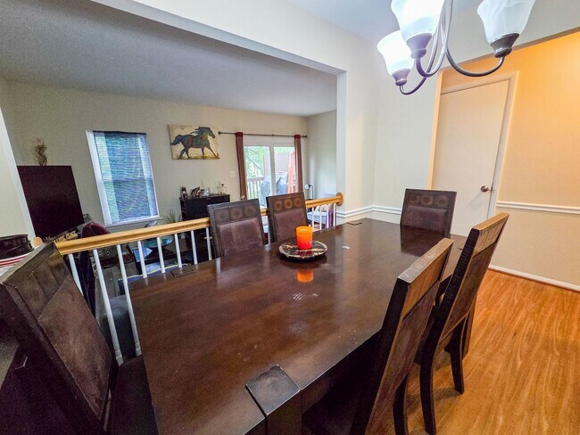 Building Photo - Beautiful 3BR Townhouse in Rockville/Derwood for early June Move-In!