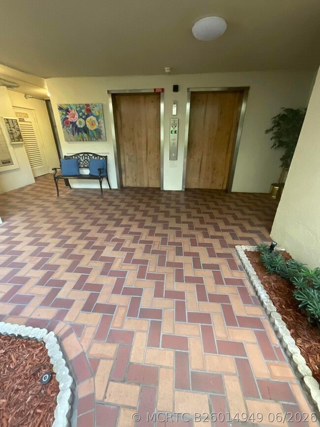 Building Photo - 14475 Strathmore Ln