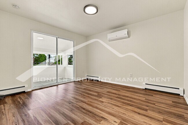 Building Photo - 648 Buchanan Ln