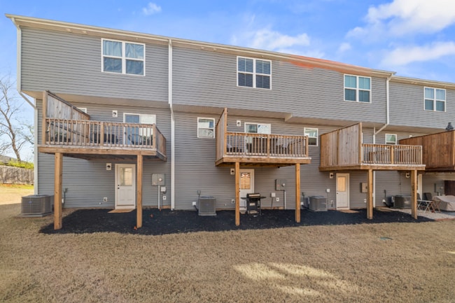Building Photo - 121 Sligh Wy