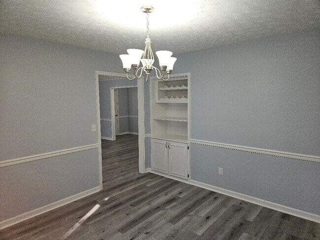 Building Photo - FOR RENT in NORTH COLUMBUS - Double Churches Area - Available Now!