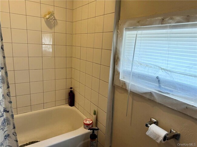 Building Photo - 19 Bloomingburg Rd