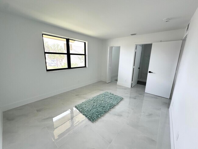 Building Photo - 10033 Winding Lake Rd