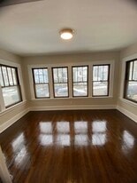 Building Photo - 2420 Plum St