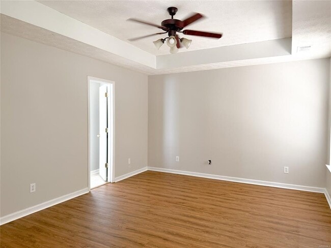 Building Photo - 627 Linden Ln
