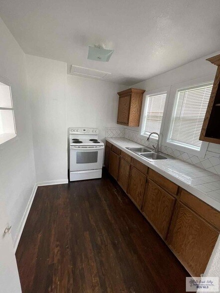 Building Photo - 521 N 9th St