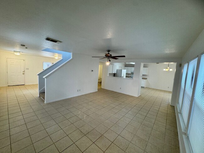 Building Photo - Spacious 3-Bedroom Home in Prime Location ...