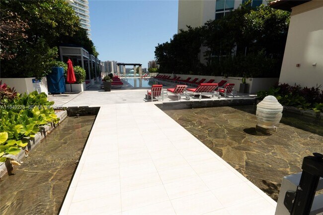 Building Photo - 150 Sunny Isles Blvd