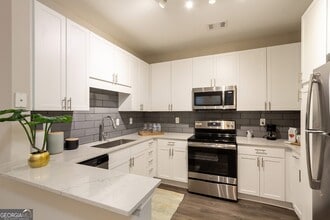 Building Photo - 433 Highland Ave NE
