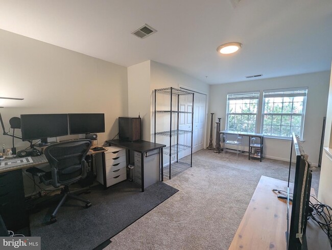 Building Photo - 2922 Huntington Grove Square