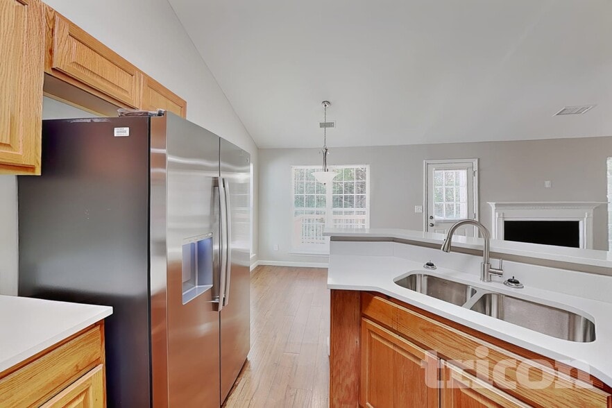 Building Photo - 5743 Village Loop