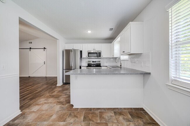 Building Photo - Updated 3BR Home with Fenced Yard in the H...