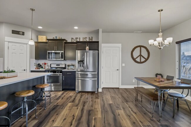 Building Photo - Nearly new 3 bedroom 2.5 bath in Mirada Ne...
