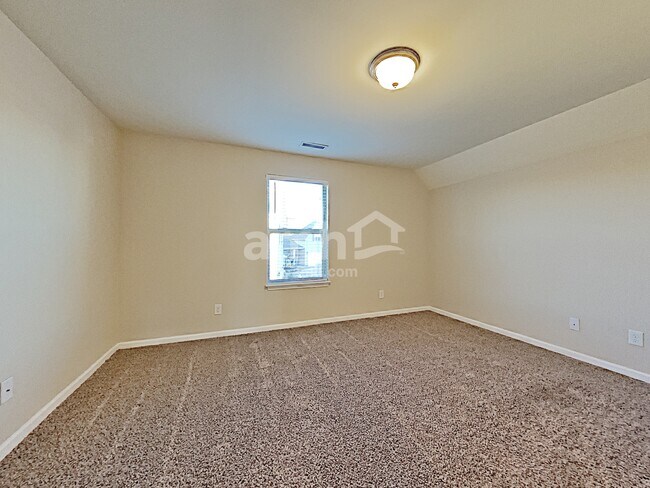 Building Photo - 4009 Fox Run N