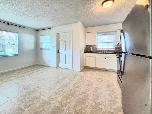 Building Photo - 2408 W Cypress St