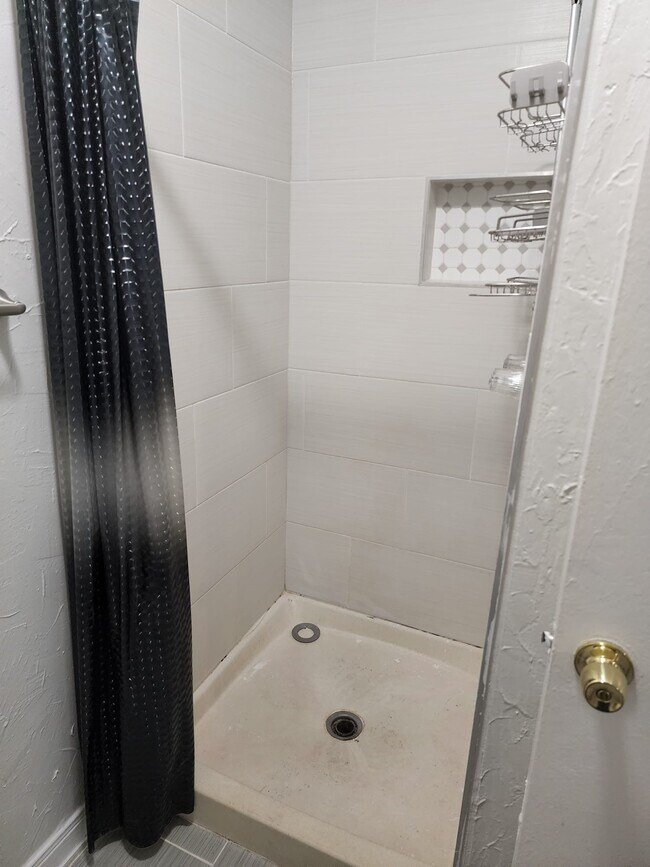 Building Photo - 4865 Beechaven St