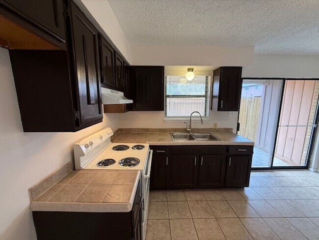 Building Photo - 110 Merlin Rd