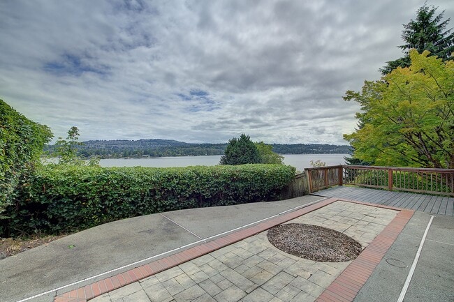 Building Photo - 4bd/3.5ba Mercer Island Home