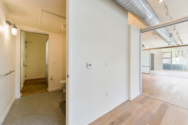 Building Photo - 4080 Glencoe Ave