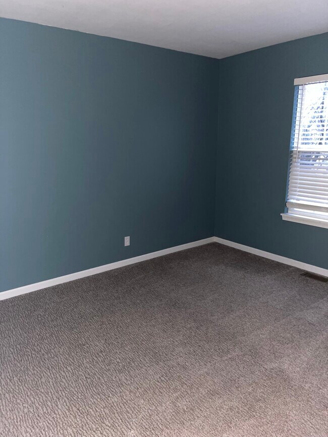 Building Photo - 14016 S Emerson Ct