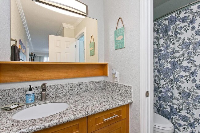 Building Photo - 94-1068 Kaukahi Pl #L5