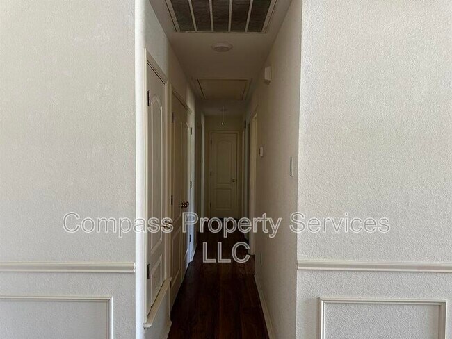 Building Photo - 289 Nally St
